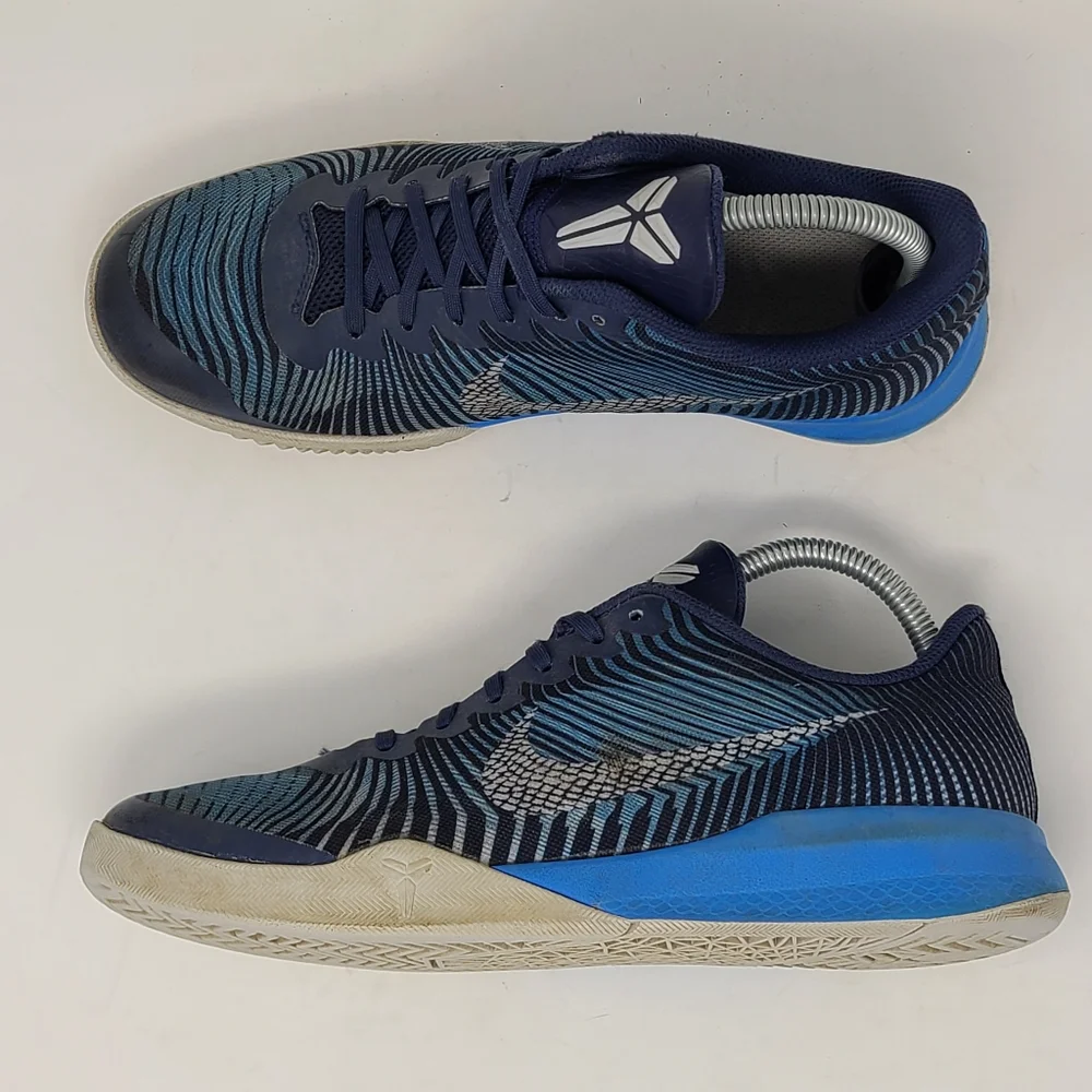 Nike Kobe Mentality II Basketball Shoes 820322 400 Blue size 6.5Y Youth Bryant